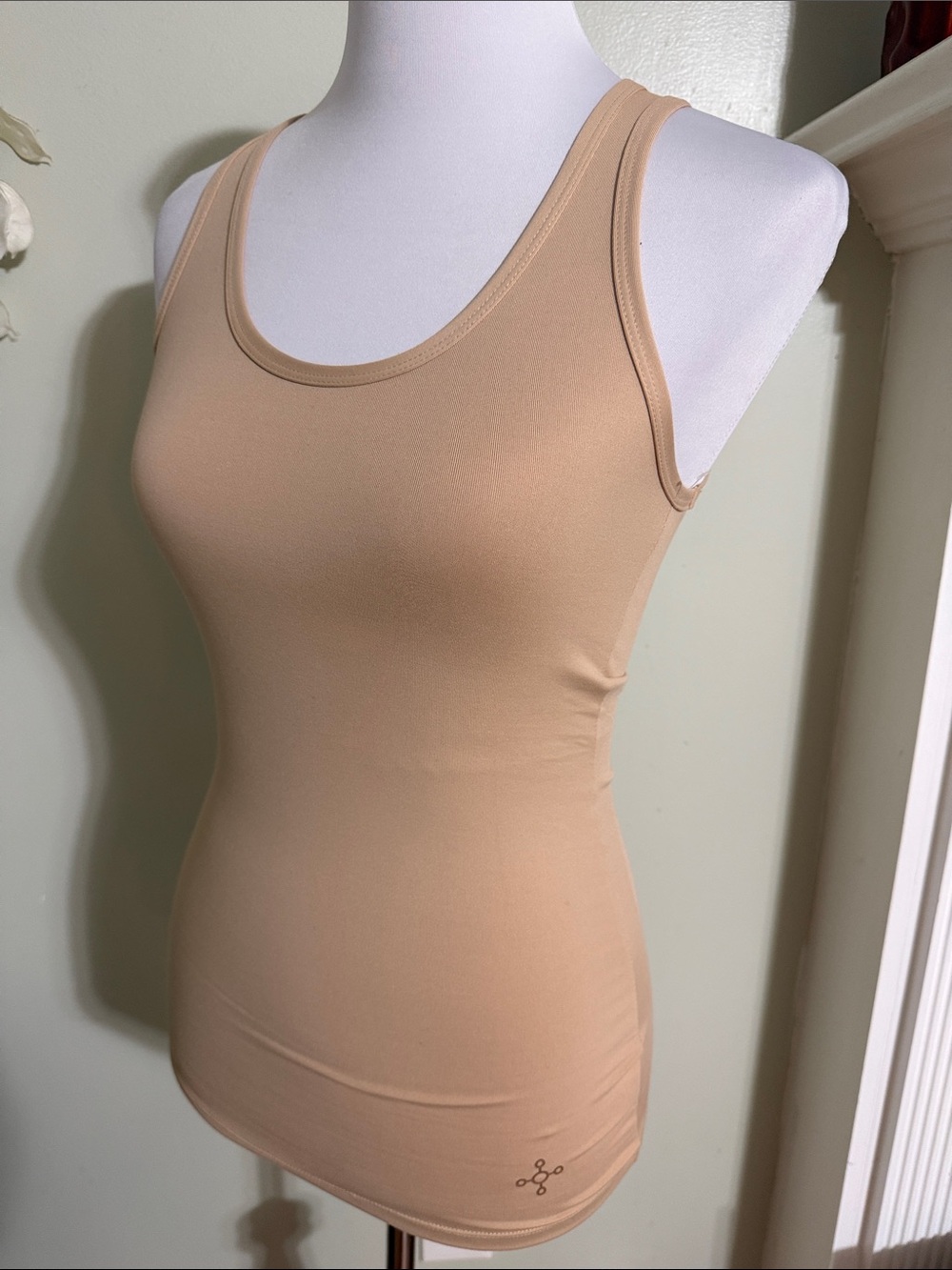 Tommy Copper Women's Beige Scoop Neck Tank Top - Picture 2 of 4